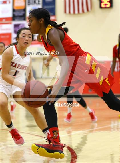 Thumbnail 2 in Fairfax vs. Redondo Union (Battle of the Beach) photogallery.