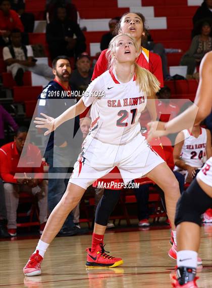 Thumbnail 2 in Fairfax vs. Redondo Union (Battle of the Beach) photogallery.