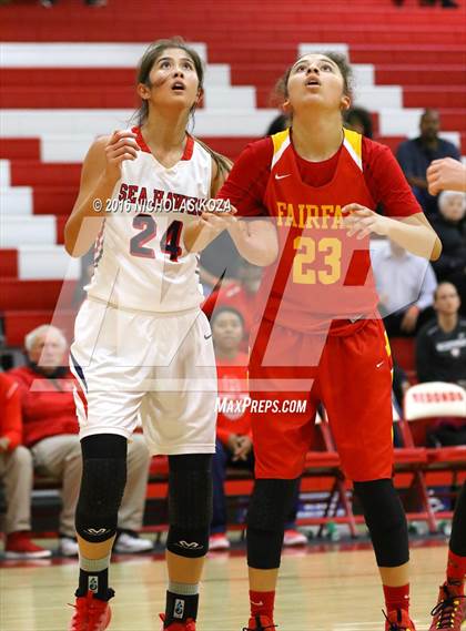 Thumbnail 2 in Fairfax vs. Redondo Union (Battle of the Beach) photogallery.