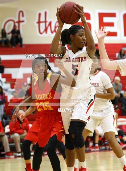 Thumbnail 3 in Fairfax vs. Redondo Union (Battle of the Beach) photogallery.