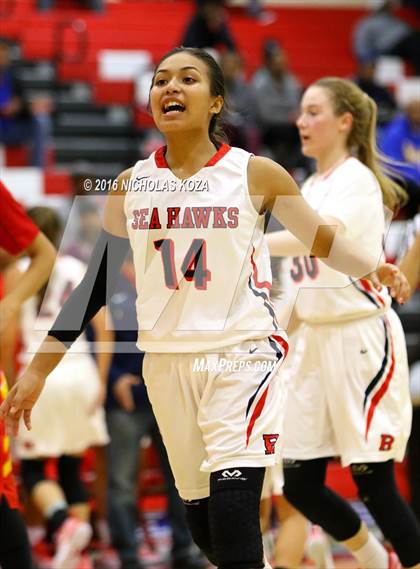 Thumbnail 2 in Fairfax vs. Redondo Union (Battle of the Beach) photogallery.