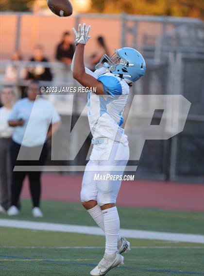 Thumbnail 3 in Hillsdale vs Richmond @ Sequoia (3-way scrimmage) photogallery.