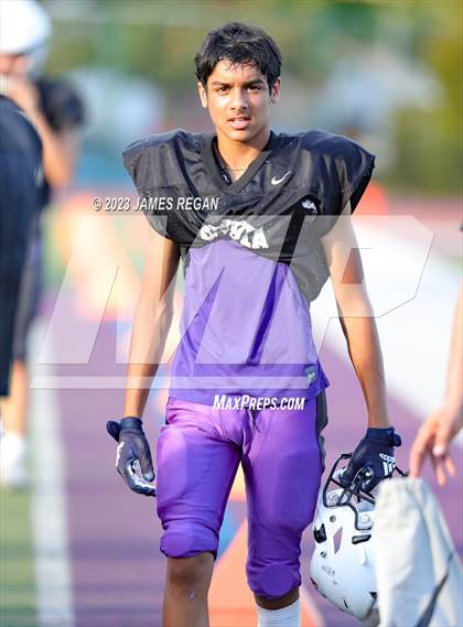 Thumbnail 2 in Hillsdale vs Richmond @ Sequoia (3-way scrimmage) photogallery.