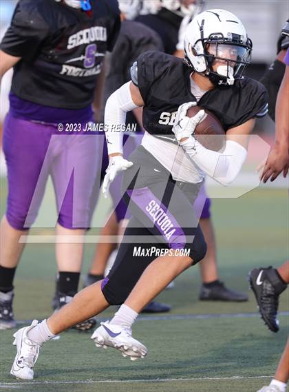 Thumbnail 3 in Hillsdale vs Richmond @ Sequoia (3-way scrimmage) photogallery.