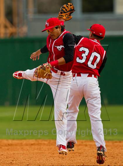 Thumbnail 1 in Alvin vs North Shore (Alvin Yellowjacket Tournament) photogallery.