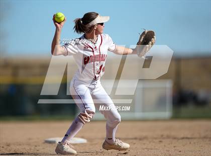 Thumbnail 3 in Elizabeth vs. Pueblo Central (CHSAA 4A Round 1 Playoff) photogallery.