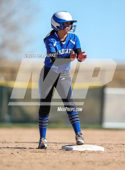 Thumbnail 3 in Elizabeth vs. Pueblo Central (CHSAA 4A Round 1 Playoff) photogallery.