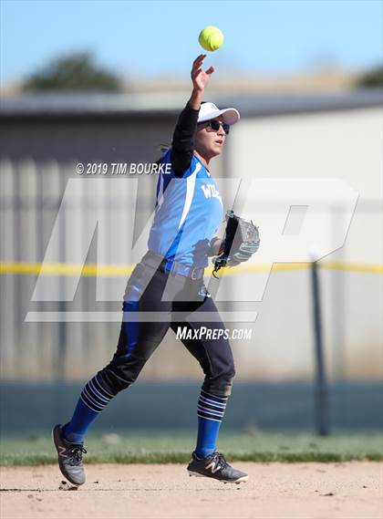 Thumbnail 3 in Elizabeth vs. Pueblo Central (CHSAA 4A Round 1 Playoff) photogallery.