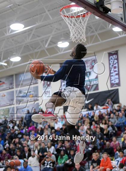 Thumbnail 2 in 2014 MaxPreps Holiday Classic Dunk Contest  photogallery.