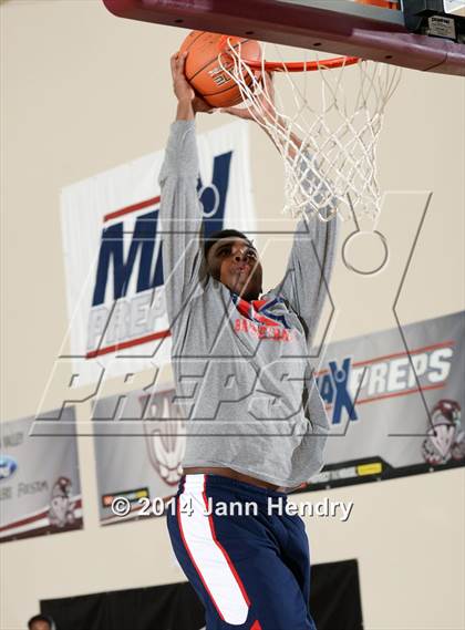 Thumbnail 1 in 2014 MaxPreps Holiday Classic Dunk Contest  photogallery.