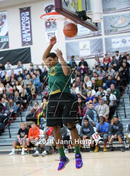 Thumbnail 1 in 2014 MaxPreps Holiday Classic Dunk Contest  photogallery.