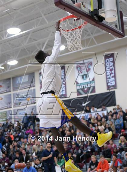 Thumbnail 1 in 2014 MaxPreps Holiday Classic Dunk Contest  photogallery.