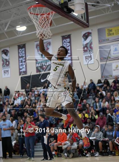 Thumbnail 1 in 2014 MaxPreps Holiday Classic Dunk Contest  photogallery.