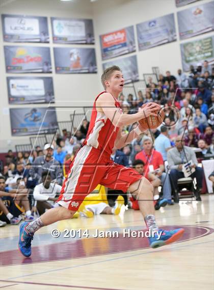 Thumbnail 2 in 2014 MaxPreps Holiday Classic Dunk Contest  photogallery.
