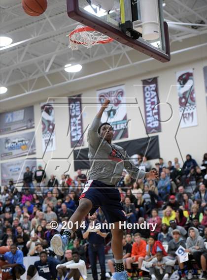 Thumbnail 3 in 2014 MaxPreps Holiday Classic Dunk Contest  photogallery.