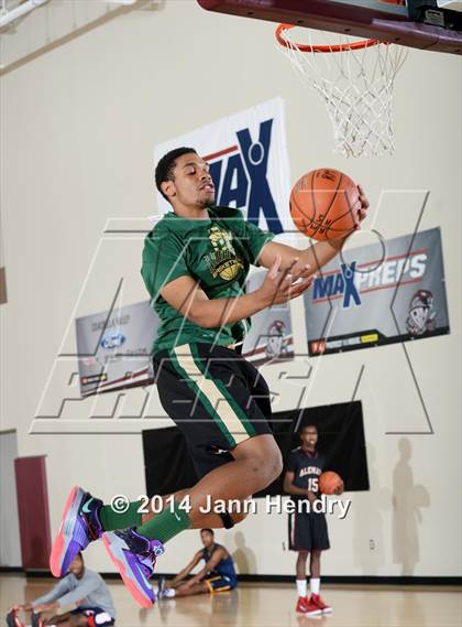 Thumbnail 3 in 2014 MaxPreps Holiday Classic Dunk Contest  photogallery.