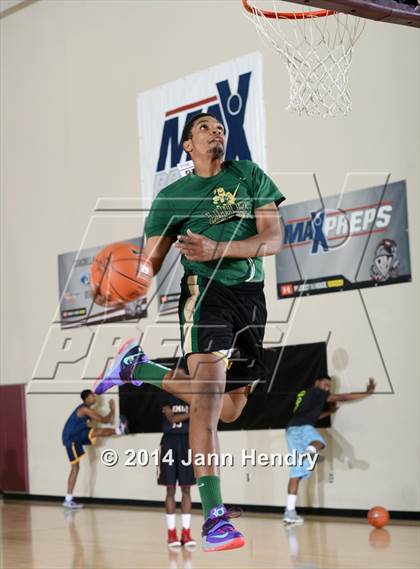 Thumbnail 3 in 2014 MaxPreps Holiday Classic Dunk Contest  photogallery.