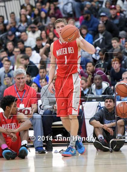 Thumbnail 2 in 2014 MaxPreps Holiday Classic Dunk Contest  photogallery.