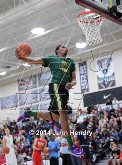 Thumbnail 3 in 2014 MaxPreps Holiday Classic Dunk Contest  photogallery.