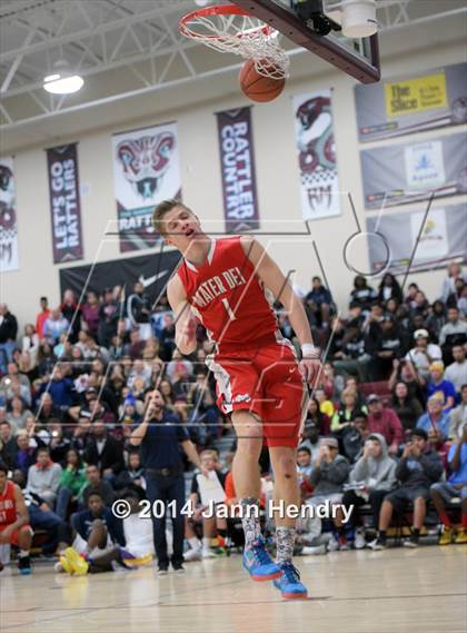 Thumbnail 2 in 2014 MaxPreps Holiday Classic Dunk Contest  photogallery.