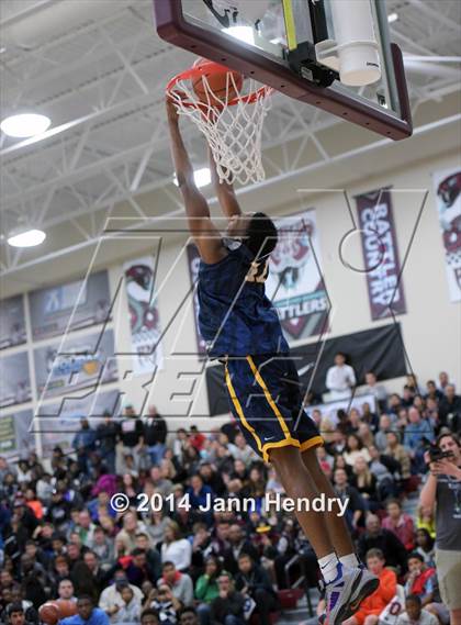 Thumbnail 3 in 2014 MaxPreps Holiday Classic Dunk Contest  photogallery.