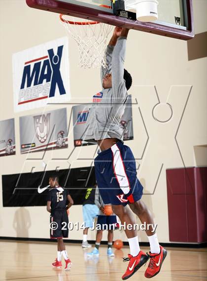 Thumbnail 2 in 2014 MaxPreps Holiday Classic Dunk Contest  photogallery.