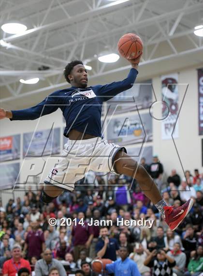 Thumbnail 2 in 2014 MaxPreps Holiday Classic Dunk Contest  photogallery.
