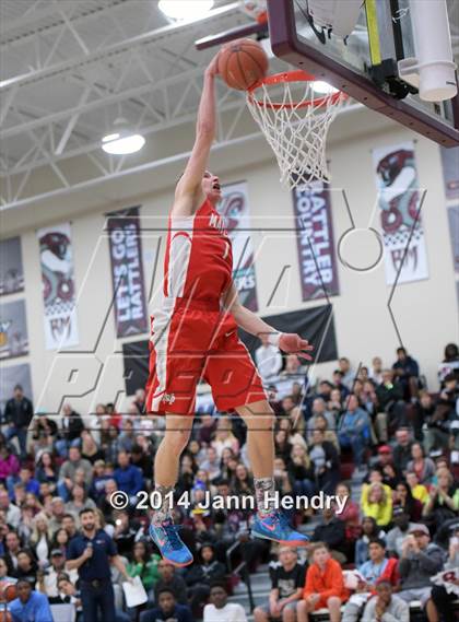 Thumbnail 2 in 2014 MaxPreps Holiday Classic Dunk Contest  photogallery.