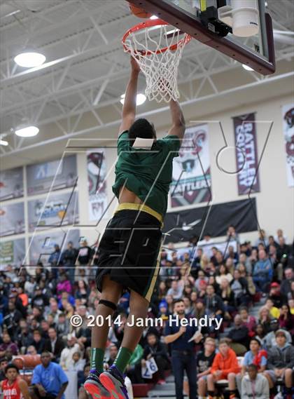 Thumbnail 2 in 2014 MaxPreps Holiday Classic Dunk Contest  photogallery.