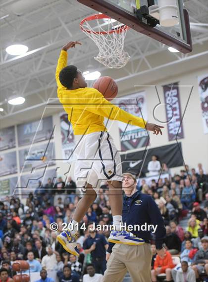 Thumbnail 3 in 2014 MaxPreps Holiday Classic Dunk Contest  photogallery.