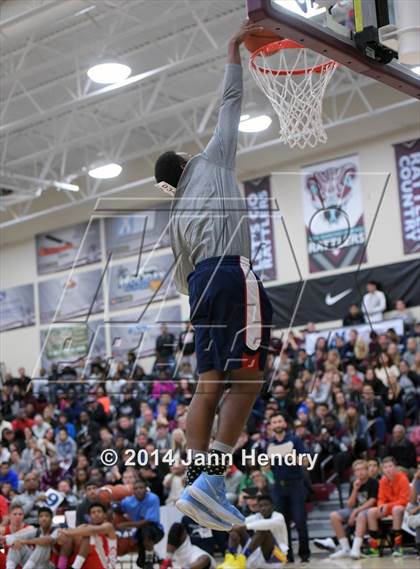 Thumbnail 3 in 2014 MaxPreps Holiday Classic Dunk Contest  photogallery.