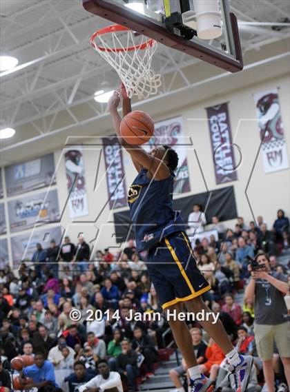 Thumbnail 2 in 2014 MaxPreps Holiday Classic Dunk Contest  photogallery.
