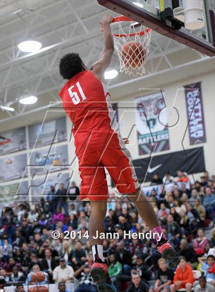 Thumbnail 1 in 2014 MaxPreps Holiday Classic Dunk Contest  photogallery.