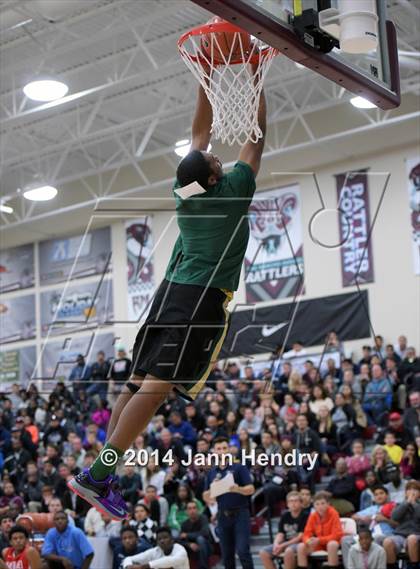 Thumbnail 2 in 2014 MaxPreps Holiday Classic Dunk Contest  photogallery.