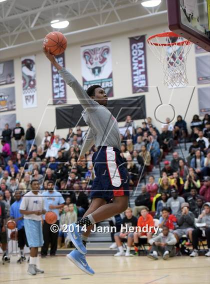 Thumbnail 2 in 2014 MaxPreps Holiday Classic Dunk Contest  photogallery.