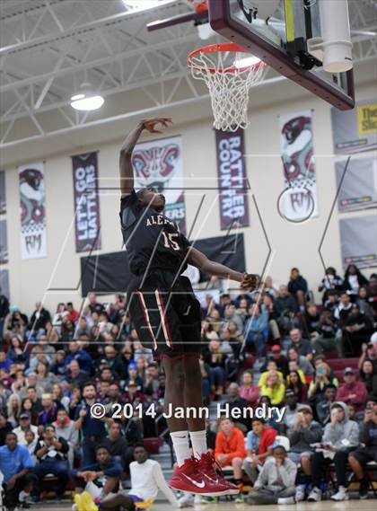 Thumbnail 2 in 2014 MaxPreps Holiday Classic Dunk Contest  photogallery.
