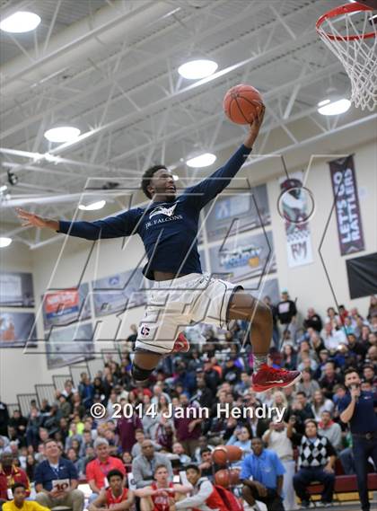Thumbnail 1 in 2014 MaxPreps Holiday Classic Dunk Contest  photogallery.