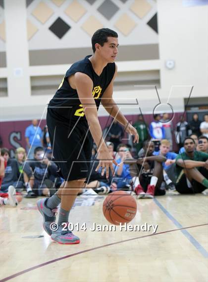 Thumbnail 1 in 2014 MaxPreps Holiday Classic Dunk Contest  photogallery.