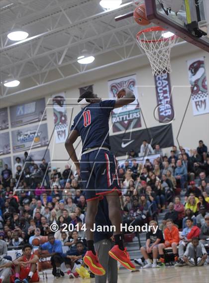 Thumbnail 3 in 2014 MaxPreps Holiday Classic Dunk Contest  photogallery.