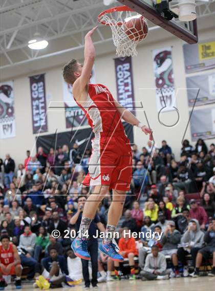 Thumbnail 1 in 2014 MaxPreps Holiday Classic Dunk Contest  photogallery.