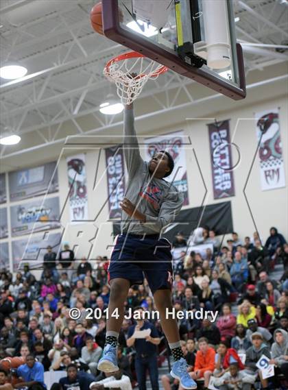 Thumbnail 2 in 2014 MaxPreps Holiday Classic Dunk Contest  photogallery.