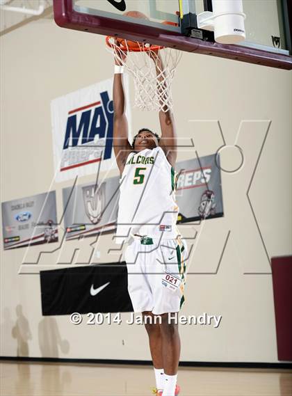 Thumbnail 2 in 2014 MaxPreps Holiday Classic Dunk Contest  photogallery.