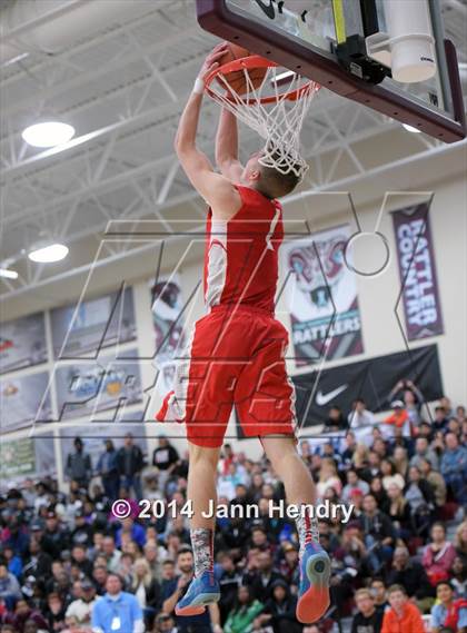 Thumbnail 3 in 2014 MaxPreps Holiday Classic Dunk Contest  photogallery.