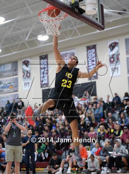 Thumbnail 2 in 2014 MaxPreps Holiday Classic Dunk Contest  photogallery.