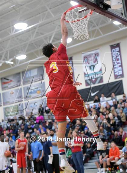 Thumbnail 2 in 2014 MaxPreps Holiday Classic Dunk Contest  photogallery.