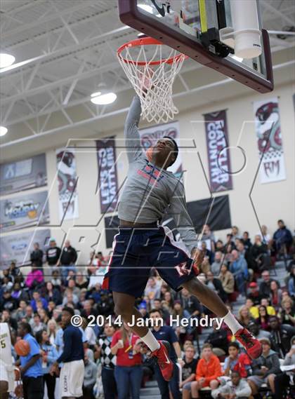 Thumbnail 1 in 2014 MaxPreps Holiday Classic Dunk Contest  photogallery.