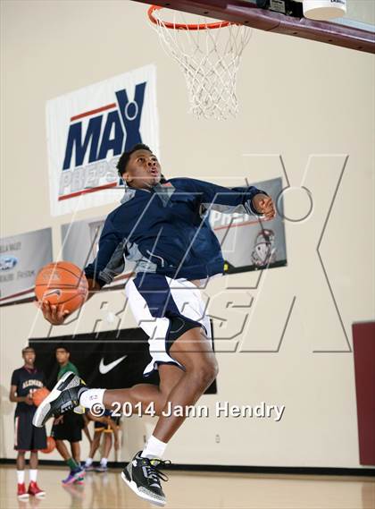 Thumbnail 2 in 2014 MaxPreps Holiday Classic Dunk Contest  photogallery.
