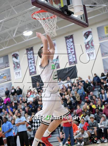 Thumbnail 3 in 2014 MaxPreps Holiday Classic Dunk Contest  photogallery.