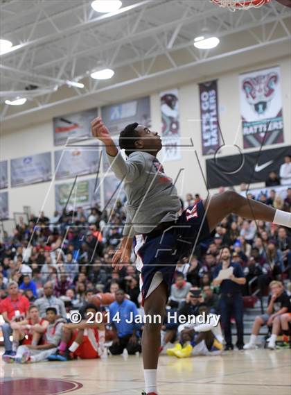 Thumbnail 2 in 2014 MaxPreps Holiday Classic Dunk Contest  photogallery.