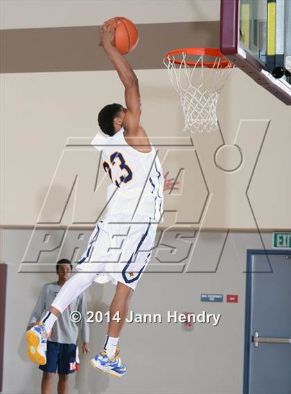 Thumbnail 1 in 2014 MaxPreps Holiday Classic Dunk Contest  photogallery.